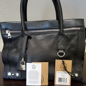 ASH Courtney Satchel